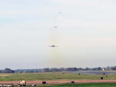 Downing Street insiste que a RAF Fairford está segura, apesar da retirada dos bombardeiros dos EUA por questões de segurança após a prisão por ‘conspiração terrorista’ dos EUA