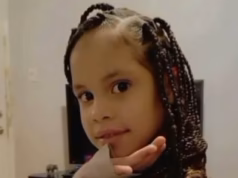 Menina, 7 anos, esfaqueada até a morte por uma estranha na movimentada calçada de Chicago, diz a polícia