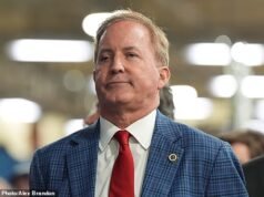 Ken Paxton captou outro momento de vazamento de microfone enquanto o pesadelo do intermediário de Trump vai de mal a pior