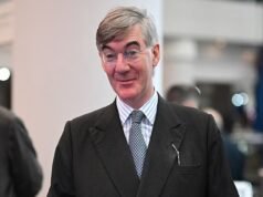 Eu nem sou inglês no teste ‘ridículo’ de Suella Braverman, diz Jacob Rees-Mogg enquanto ataca os desertores do Reform UK