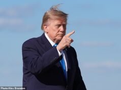 Donald Trump diz que “uma ameaça definitiva” foi a retirada da RAF dos seus bombardeiros de Fairford depois de os EUA “frustrarem uma conspiração terrorista”.