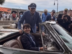 Um Joe Biden visivelmente frágil apareceu com Jay Leno para exibir o clássico Corvette no salão do automóvel
