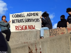 Os protestos eclodiram em Cornell quando centenas de estudantes expressaram raiva pela forma como a escola lidou com um caso de estupro.