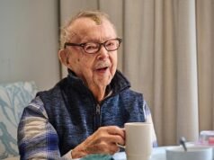 O australiano mais velho completa 113 anos e troca mensagens com o único homem mais velho do mundo em uma incrível coincidência de aniversário compartilhado