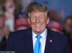 Trump faz uma reviravolta dramática e promete não usar o dinheiro dos contribuintes para financiar anúncios de TV ‘Love Me’