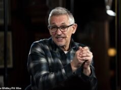 Gary Lineker criticou Suella Braverman por não ser uma ‘pessoa inglesa’, pois alegou que seus comentários eram ‘dividir para governar’.
