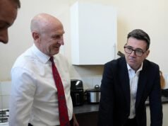 Burnham não pôde revelar planos para aumentar os gastos com defesa por mais um ano, apesar das crescentes ameaças da Rússia