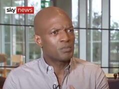 Momento Andy Carroll famoso criminoso sexual da Academia, Kevin Adams, diz às pessoas para ‘serem gentis’