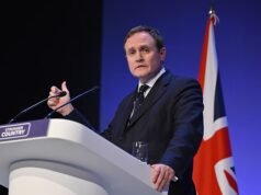 Quentin Letts: O senhor Tugendhat lamenta que o nosso novo primeiro-ministro só se preocupe com autocarros. Apontando para o drone acima, ele disse: “Nada de ônibus”.