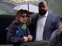Uma princesa jordaniana descobriu que sua empregada colombiana havia roubado suas joias quando elas apareceram em uma revista de uma casa de leilões, ouviu um tribunal.
