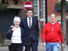 Andy Burnham apóia campanha do Mail sobre demência: PM promete ‘jogar o peso do governo’ nos esforços em memória de seu pai