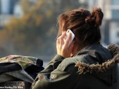 ‘Milhões de britânicos’ bombardeados por ligações automáticas nas quais os investigadores culpam gangues estrangeiras, pedindo-lhes que adicionassem uma voz ao WhatsApp oferecendo trabalho de meio período