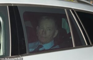 O secretário da Irlanda do Norte, Sir Chris Bryant, proibirá o desfile de Drumcree após impasse de uma semana