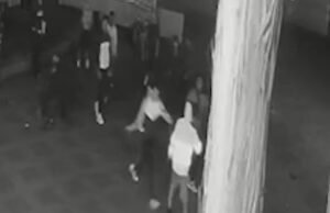 Um esfaqueamento no oeste de Sydney após o início de uma briga deixou um morto na rua enquanto a polícia investiga ligações com gangues.