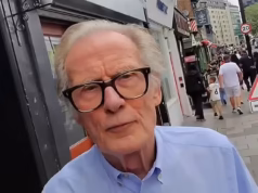 Bill Nighy sofre ‘óculos distorcidos’ ao ser filmado secretamente por um brincalhão do YouTube do lado de fora do café