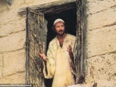 English Heritage rejeita oferta para homenagear a estrela de Python, Graham Chapman, com placa azul para homenagear mais figuras de minorias étnicas
