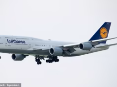 Boeing 747 a centímetros do desastre enquanto o jato jumbo evita por pouco o impacto da cauda ao pousar no LAX