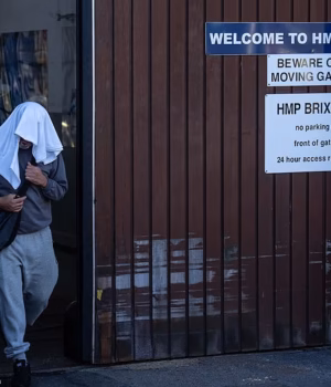 111789961-16200063-An_inmate_leaves_HMP_Brixton_on_early_release_with_a_white_cover-a-1_179173468829.avif