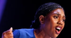 Kemi Badenoch revelou que viu linchamentos matando pessoas quando criança na Nigéria