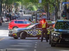 Adolescente acusado após mulher atropelada por SUV roubado no caos do CBD de Melbourne
