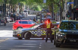 Adolescente acusado após mulher atropelada por SUV roubado no caos do CBD de Melbourne