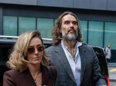 Esposa tímida em publicidade ao lado de Russell Brand: Laura Gallacher ganha destaque ao se juntar a ele no tribunal para seu julgamento de estupro – depois que o casal pediu aos fãs que ‘orassem’ por eles