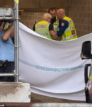 111820251-16204111-A_worker_has_fallen_11_floors_from_a_building_in_Bondi_Junction_-m-30_17918555899.avif