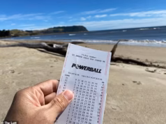 Sou um especialista em matemática – Veja como aumentar suas chances de ganhar o jackpot Powerball de US$ 100 milhões de quinta-feira: ‘Compre mais ingressos’