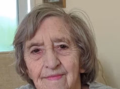 Assassino que matou a própria avó por causa de sua herança: neto de momentos com dívidas de £ 8 mil se recusa a responder à polícia depois de estrangular uma senhora de 96 anos enquanto ela dormia
