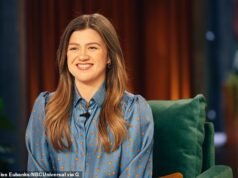 Kelly Clarkson está envolvida em uma disputa com uma loja de curiosidades de Nova York por causa de um pássaro canoro de £ 11.000.