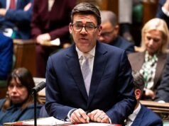 Quanto custa o ‘reset’ de Burnham? UE exigirá esquema de ‘livre circulação’ para jovens, redução de taxas universitárias e dinheiro e Grã-Bretanha adotará regras de Bruxelas na cúpula no próximo mês