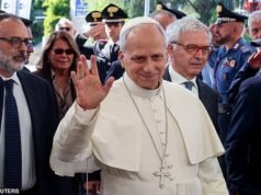Papa chegou hoje ao hospital antes de cirurgia para remoção de nódulo pulmonar