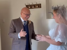 O orgulhoso pai da noiva, Greg Wallace, compartilha o doce momento em que viu pela primeira vez a filha Libby em seu vestido de noiva enquanto ela se casava