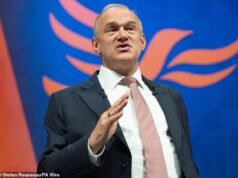 O show do palhaço acabou? O líder do Lib Dem, Ed Davey, enfrenta uma reunião de crise com seus parlamentares em meio a uma conspiração para destituí-lo