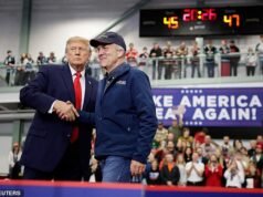 A fortaleza de 13 pontos de Trump no Alasca está caindo enquanto seus próprios eleitores dizem ao presidente para ‘calar a boca’
