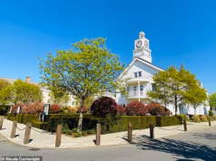Propriedades de Surrey que pensam que são os Hamptons! Os críticos chamaram-no de “culto”, mas aqueles que vivem em empreendimentos ao estilo dos EUA – onde as casas custam £ 800 mil e onde Practical Magic 2 foi filmado – pintam um belo quadro da vida.