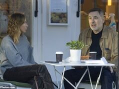 David Walliams parece grisalho em um encontro para um café com uma amiga ao ser visto pela primeira vez desde que foi ‘banido’ por ‘comportamento impróprio em relação às mulheres’