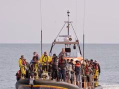 Filhos de voluntários do barco salva-vidas da RNLI sofrem bullying na escola enquanto os pais resgatam migrantes no Canal da Mancha