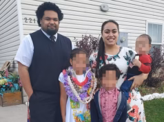 Pai de Utah, 35 anos, chicoteia filha, 14, com corda de pular por não conseguir completar o agachamento com uma barra de até 225 libras, diz a polícia