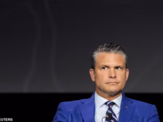O secretário da Guerra, Pete Hegseth, interrompeu o evento do exército gritando ‘nazistas’