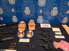 Três adolescentes britânicos reuniram um arsenal de armas e choques e planejaram roubar drogas em uma operação violenta em uma quadrilha criminosa da Costa del Sol.