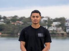 Aspirante a estrela do futebol acusado de rastrear um homem e sua filha adolescente por dias antes de coordenar uma execução fracassada durante uma coleta escolar
