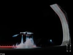 Elon Musk revela carro voador: multidão grita e vira no ar enquanto novo Tesla com propulsores de foguete decola