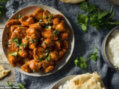 Mulher ‘enfia caracóis venenosos no curry da namorada no escritório onde trabalhavam’