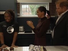 O príncipe Harry foi pego brincando com o rabo de cavalo de Meghan durante uma visita a Nottingham antes de revelar que seu filho Archie ‘odeia matemática’ – enquanto Lilybet ‘adora’ ginástica