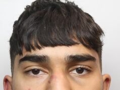O agressor que agrediu duas policiais no aeroporto de Manchester teve sua pena reduzida