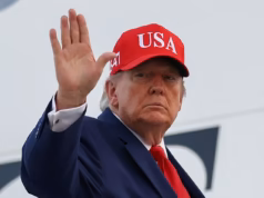 Donald Trump se recusa a culpar Putin por iniciar a guerra na Ucrânia, já que o presidente dos EUA diz que a América não estrangulou o sistema de satélite Starlink do qual as forças de Zelensky dependem