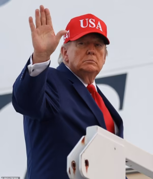 111917563-16216039-Donald_Trump_has_refused_to_blame_Putin_for_starting_the_Ukraine-m-24_17921956443.avif