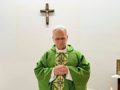 O Papa Leão recebeu alta do hospital hoje, enquanto os médicos dizem que o homem de 71 anos está apto para receber alta após uma cirurgia de câncer de pulmão.