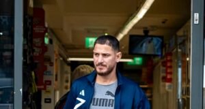 O monstro que salvou a execução de Ísis, mas não pôde ser deportado devido a preocupações de que sua vida estaria em perigo, foi visto fazendo compras na cooperativa local de King.